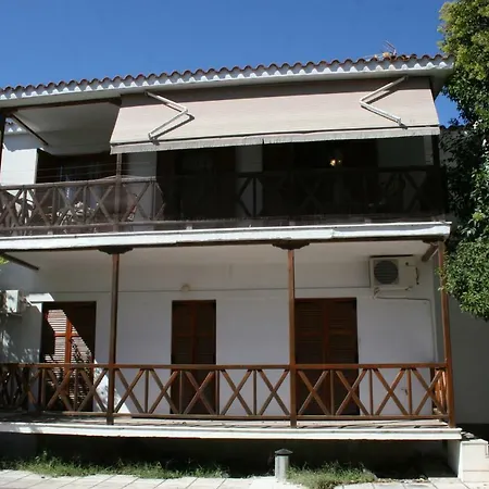 Апартаменты Entire Traditional At The Sea