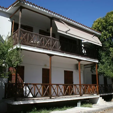Апартаменты Entire Traditional At The Sea