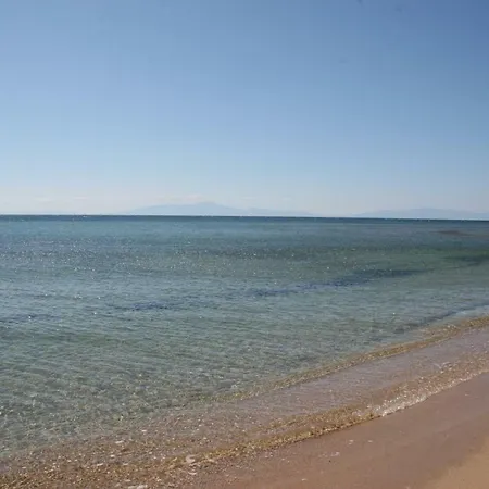 Entire Traditional At The Sea Апартаменты