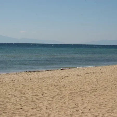 Апартаменты Entire Traditional At The Sea